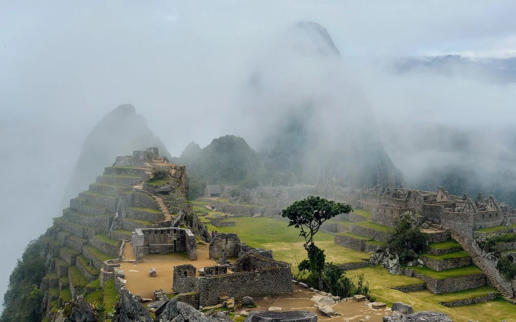 Machupicchu cloudy 2