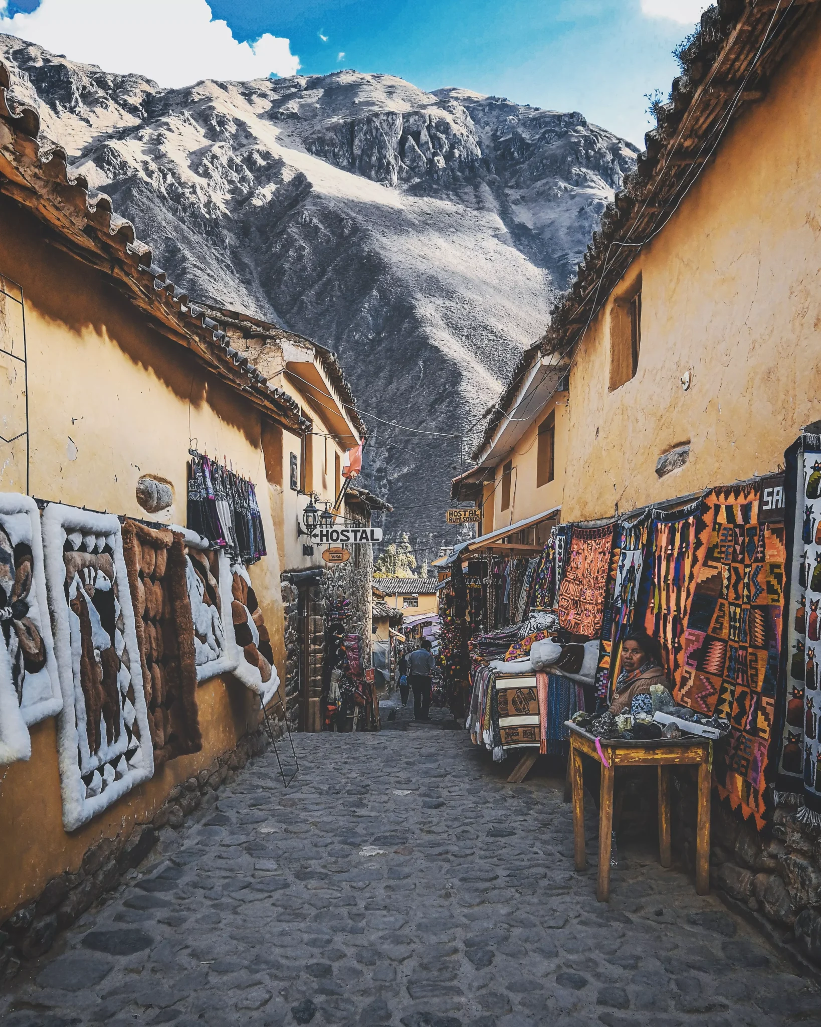 Ollantaytambo street and market
